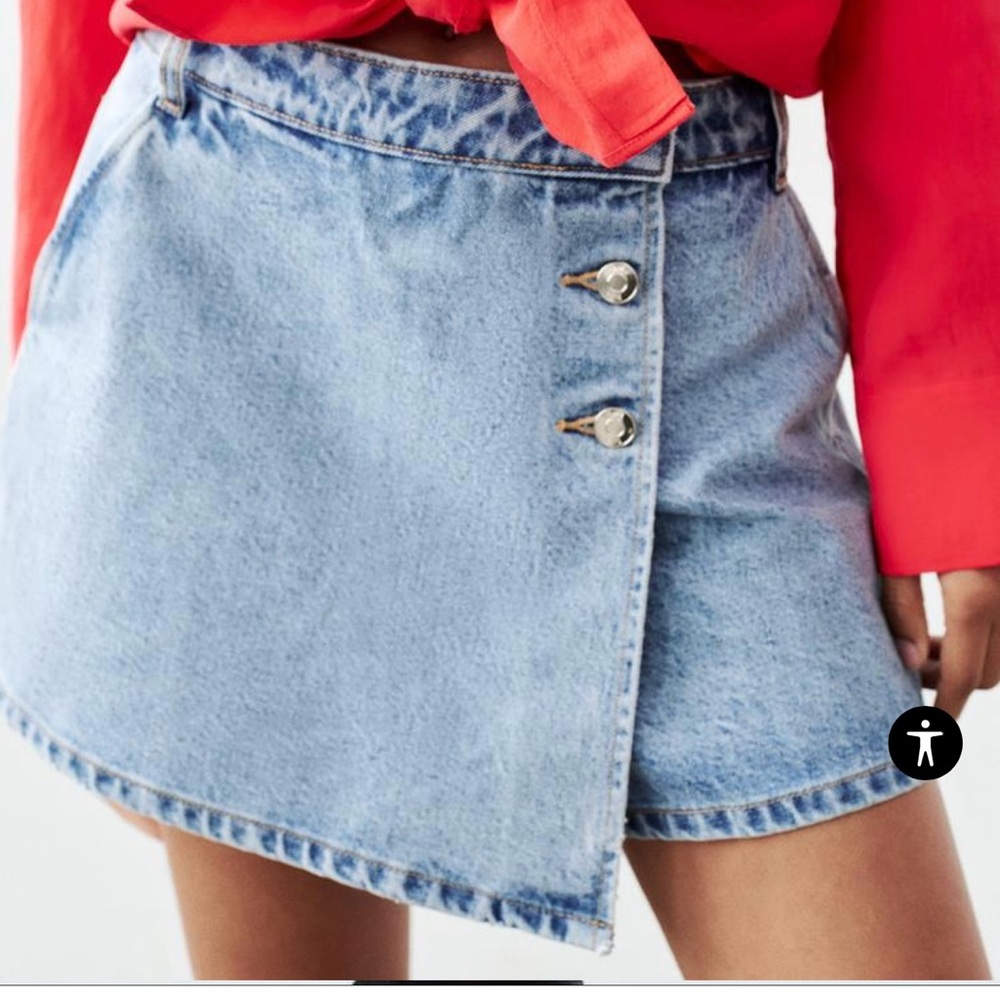 ZARA denim skort, never worn (tags on), light blue, XS
